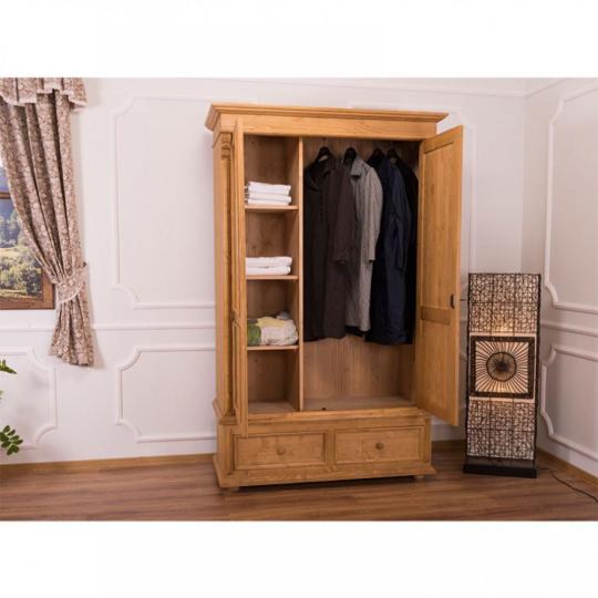 mediteransky rustikalny masivny vidiecky country ludovy satnik skrina na oblecenie spalna suflik lovecky dom nabytky provensalsky obyvacka renovacia hotel.jpg